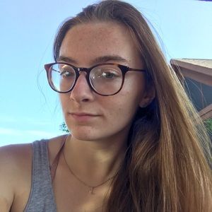 Meet your Posher, Olivia